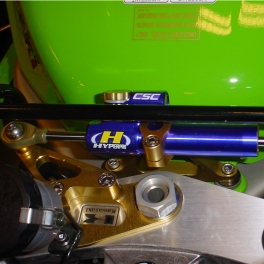 Kit montage pour amortisseur de direction Hyperpro KAWASAKI ZX-6 R 2000 2001;KAWASAKI ZX-6 R-636 2001 +;KAWASAKI ZX-6 R-636 2002 +
