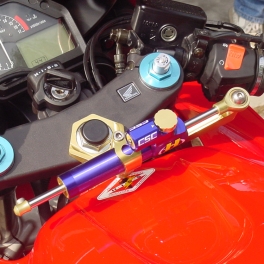Kit montage pour amortisseur de direction Hyperpro HONDA CBR600RR 2003 2004