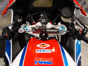 Kit montage pour amortisseur de direction Hyperpro HONDA CBR1000RR SP 2014 +