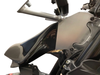 Support de carénage avant Alluminium avec prise d'air gelcoat noir