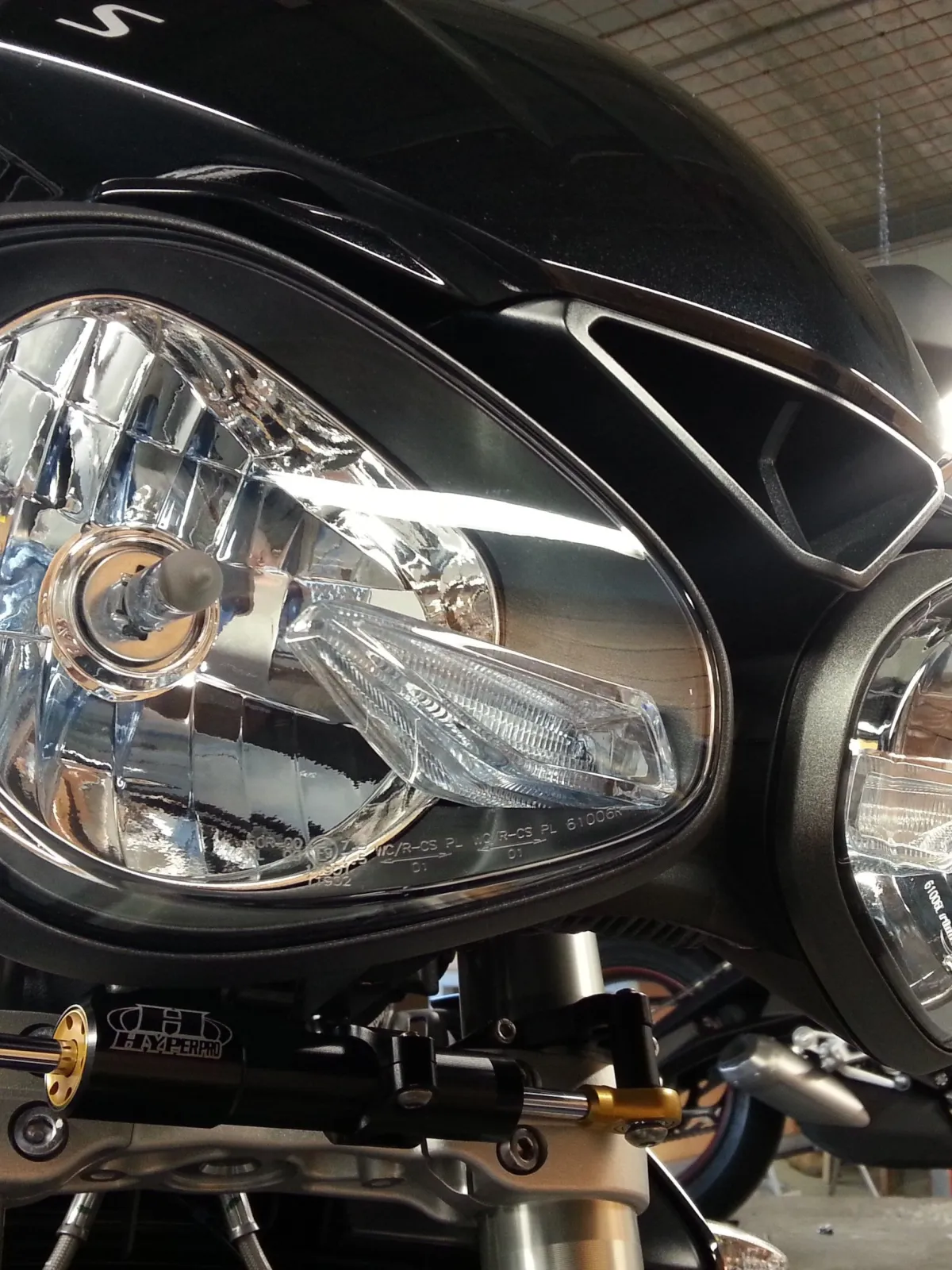 Kit fixation pour amortisseur de direction