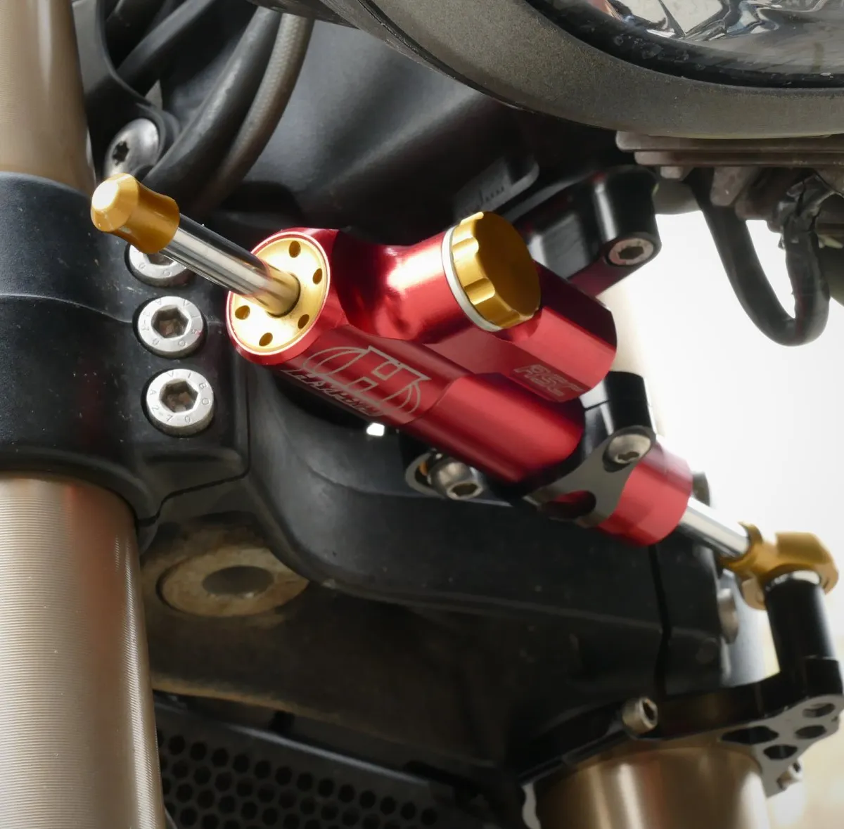Kit montage pour amortisseur de direction Hyperpro TRIUMPH SPEED TRIPLE 1050R 2016 2020