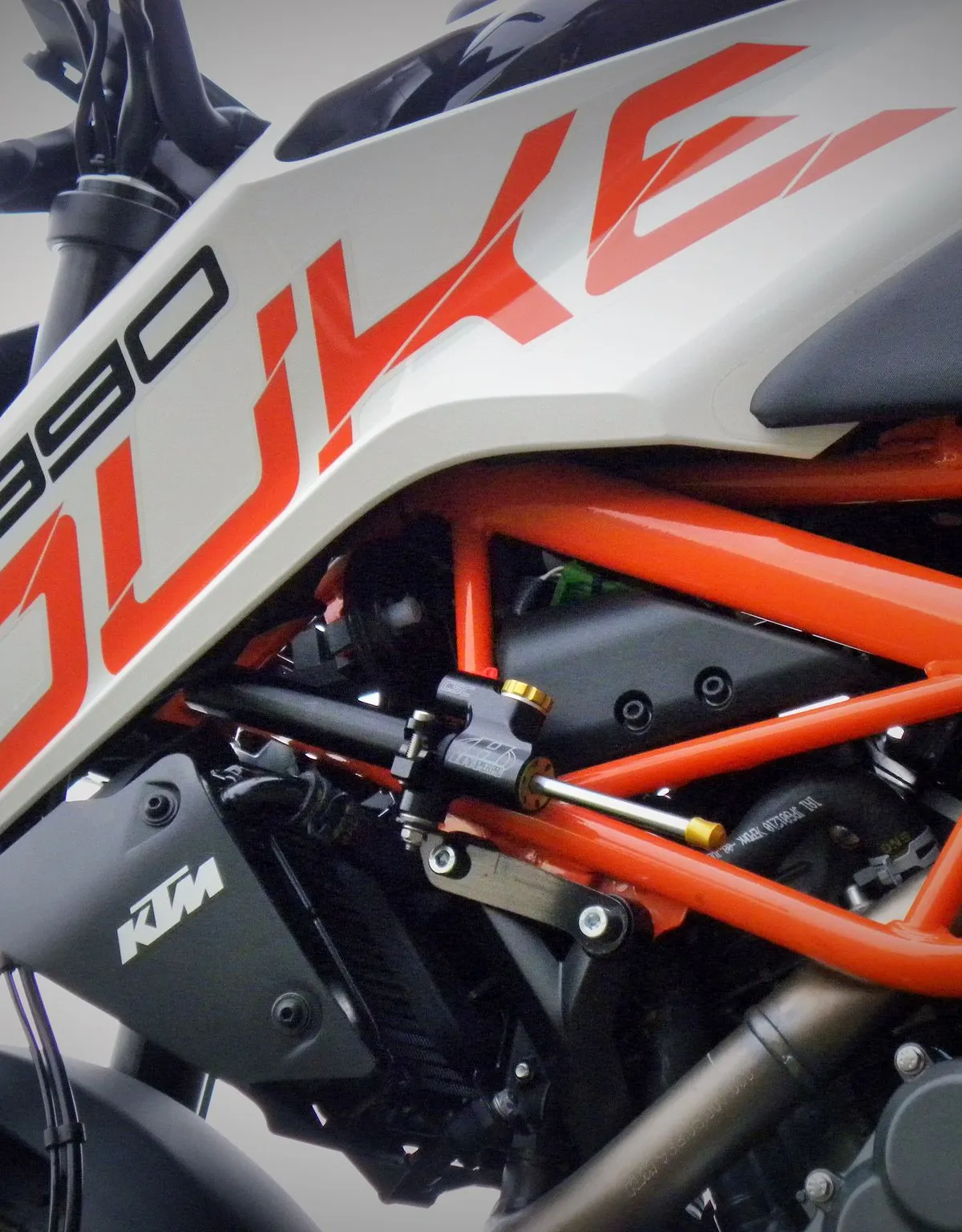 Kit fixation pour amortisseur de direction