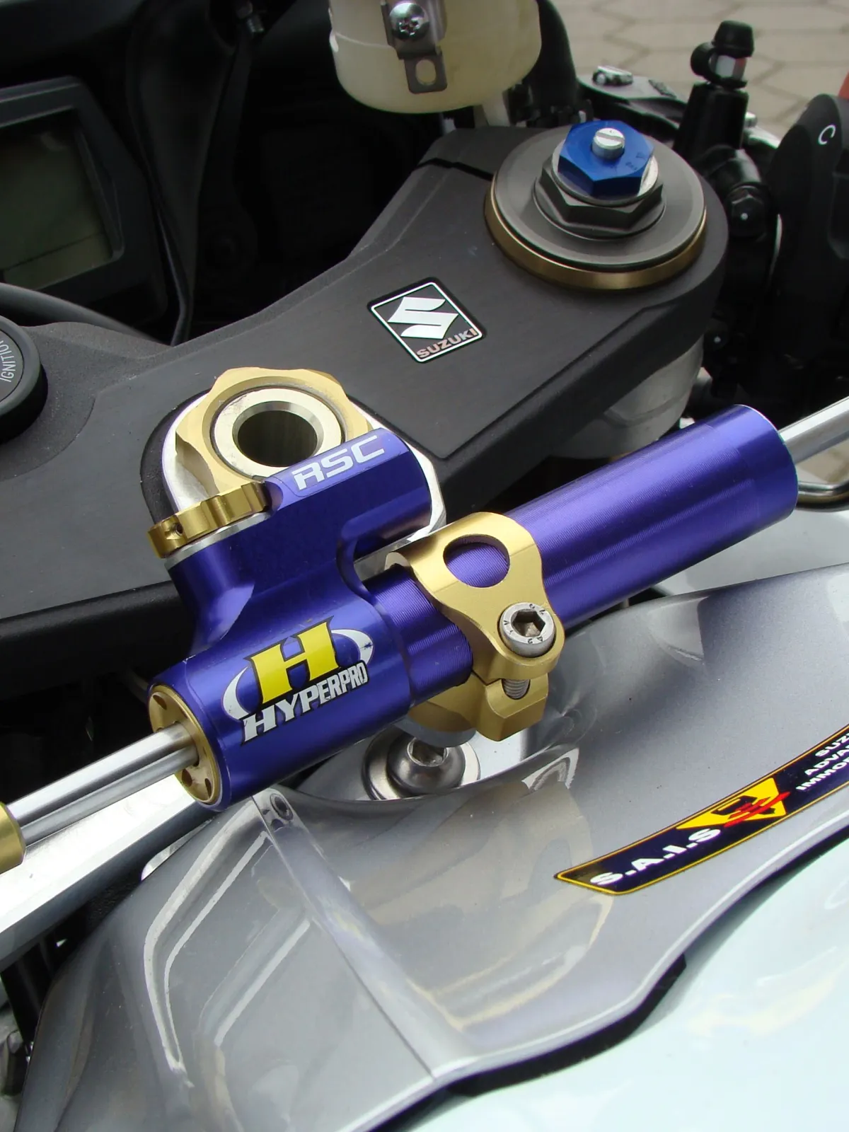 Kit fixation pour amortisseur de direction